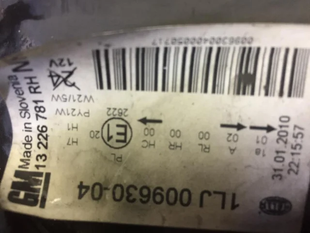 Фары для Opel Insignia Хэтчбек A 2008-2017 на фотографиях