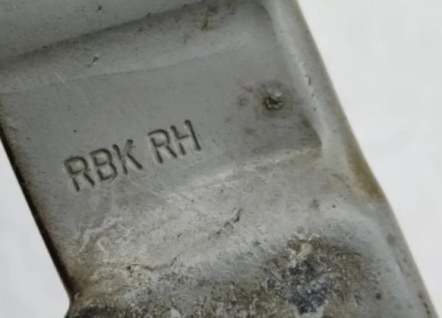 Петля капота правая для Hyundai Solaris 1 RB (2011-2013) на фотографиях