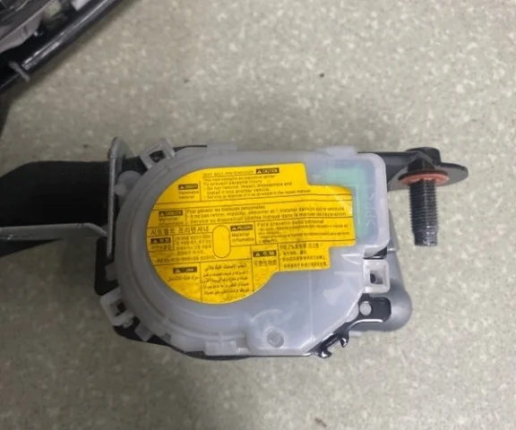 Ремень безопасности передний левый для Kia Rio 3 на фотографиях