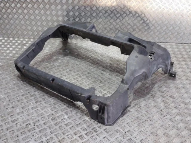 Панель радиатора (телевизор) для Ford Explorer U502 2011-2016 на фотографиях