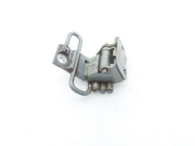 Петля двери задняя левая нижняя для Audi Q7 4L 2005-2015 на фотографиях
