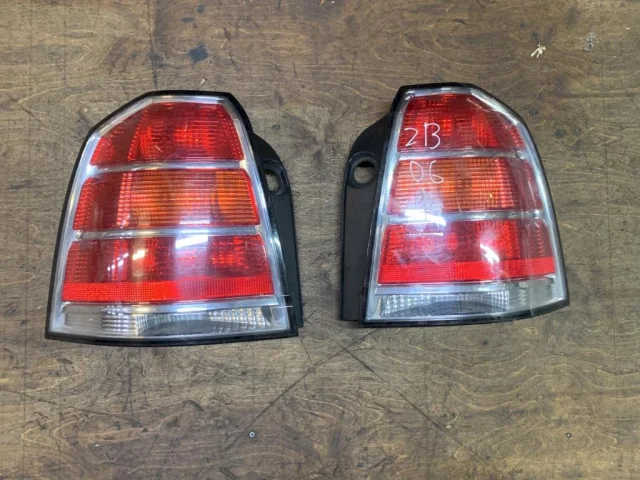 Фонарь правый для Opel Zafira B 2005-2015 на фотографиях