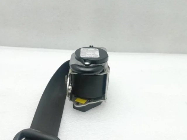 Ремень безопасности передний правый для Skoda Rapid I NH3 2012-2017 на фотографиях