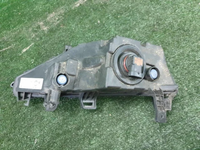 Противотуманка (ПТФ) передняя правая для Skoda Rapid II 2020+ на фотографиях