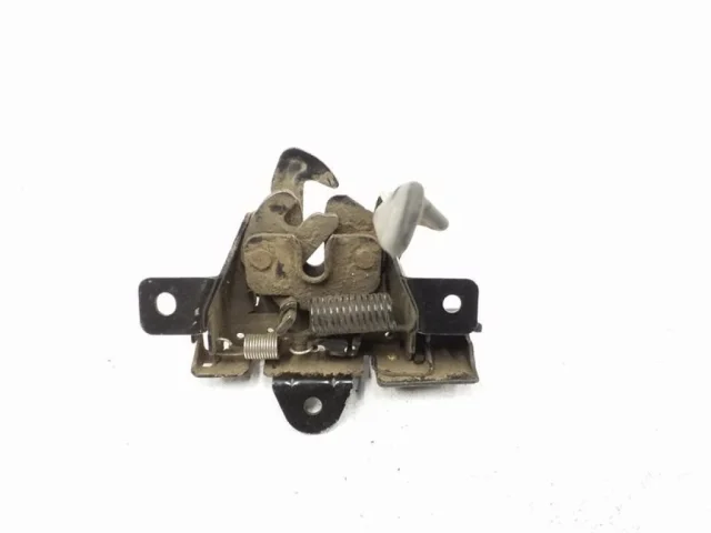 Замок капота для Hyundai Solaris 1 RB (2011-2013) на фотографиях