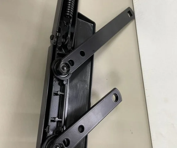 Поводок лобового стеклоочистителя правый для Audi Q7 4L 2005-2015 на фотографиях