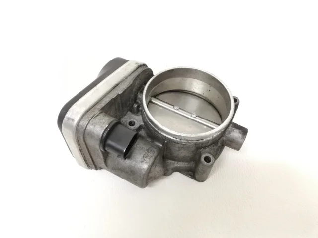 Дроссельная заслонка для BMW X5 Е53 1999-2006 на фотографиях