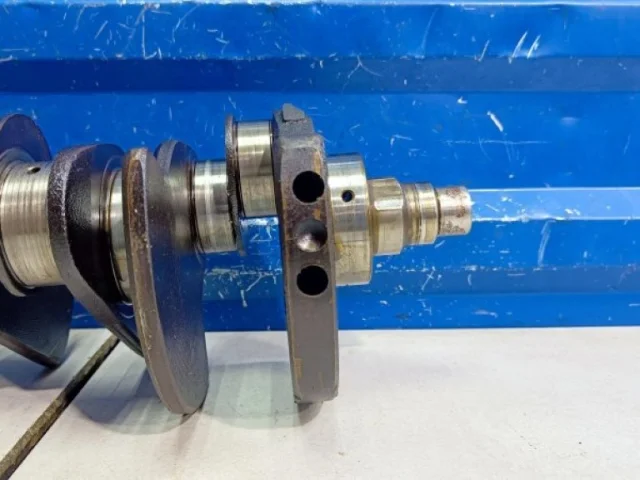 Коленвал для Kia Carnival 1 UP/GQ 1998-2006 на фотографиях