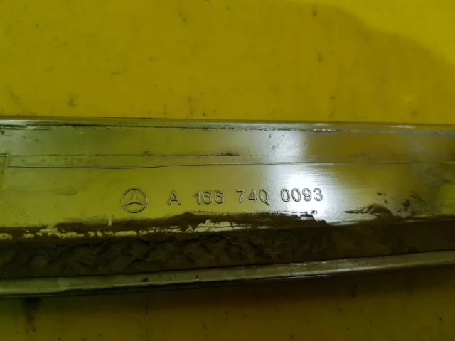 Молдинг крышки багажника для Mercedes-Benz GL class X166 2012-2016 на фотографиях