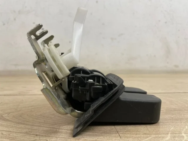 Замок багажника для Audi Q7 4L 2005-2015 на фотографиях