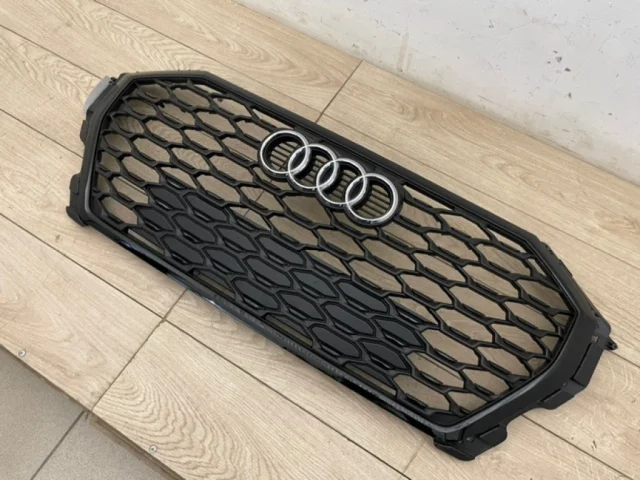 Решетка радиатора для Audi Q3 F3 2018+ на фотографиях