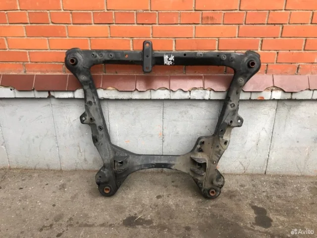 Подрамник двигателя для Toyota Highlander XU50 rest 2014-2020 на фотографиях