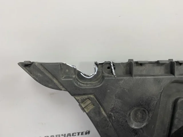 Кронштейн заднего бампера левый для BMW 5er G30 2016-2023 на фотографиях