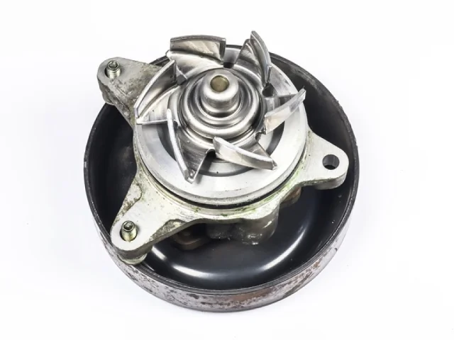 Насос охлаждающей жидкости ДВС(Помпа) для Mazda MPV LW 1999-2006 на фотографиях