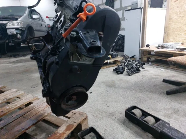 Двигатель без навесного для Volkswagen Polo III (6N1) 1994-1999 на фотографиях