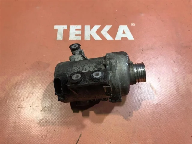 Насос охлаждающей жидкости ДВС(Помпа) для BMW 3er Е93 Кабриолет 2007-2012 на фотографиях