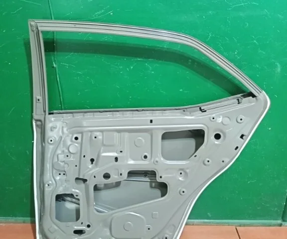 Дверь задняя правая для Toyota Corolla E180 rest (RU) 2016-2019 на фотографиях