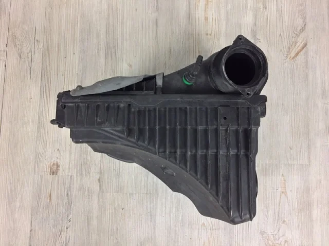 Корпус воздушного фильтра для Audi Q7 4L 2005-2015 на фотографиях