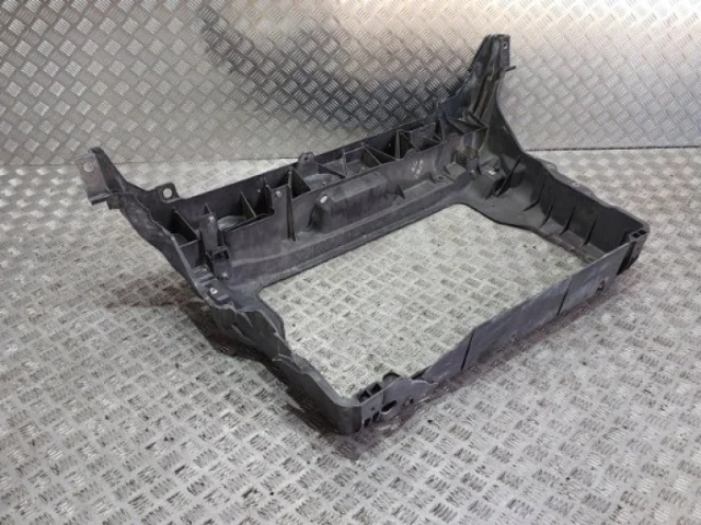 Панель радиатора (телевизор) для Ford Explorer U502 2011-2016 на фотографиях