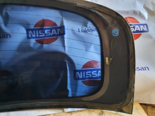 Лобовое (ветровое) стекло для Nissan Qashqai J10 2006-2013 на фотографиях