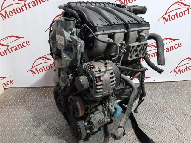 Двигатель без навесного для Renault Megane Хэтчбек 5 KZ 2008-2012 на фотографиях