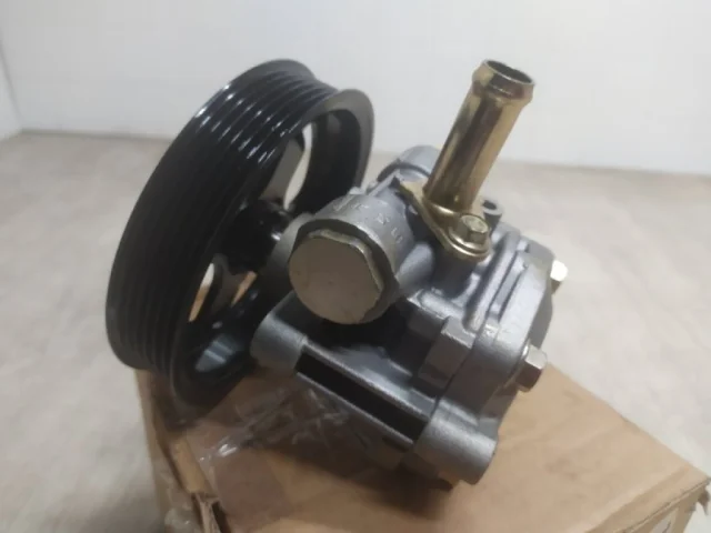 Насос ГУР для Mitsubishi Outlander 1 CU0W 2002-2009 на фотографиях