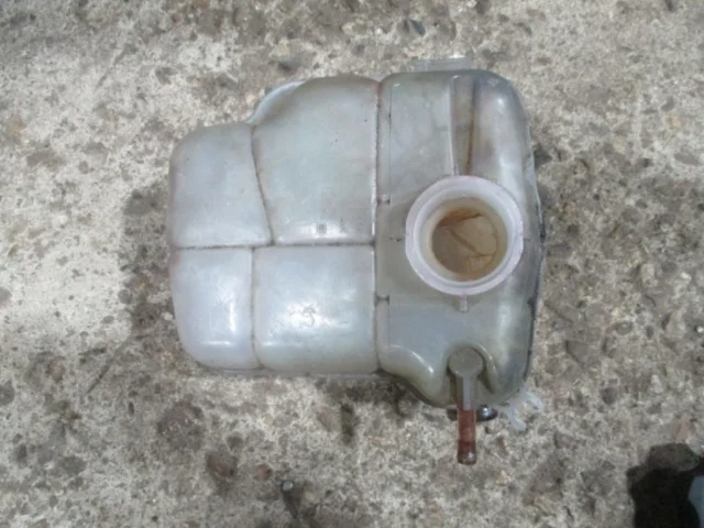 Расширительный бачок радиатора для Chevrolet Cruze 1 J300 2009-2015 на фотографиях