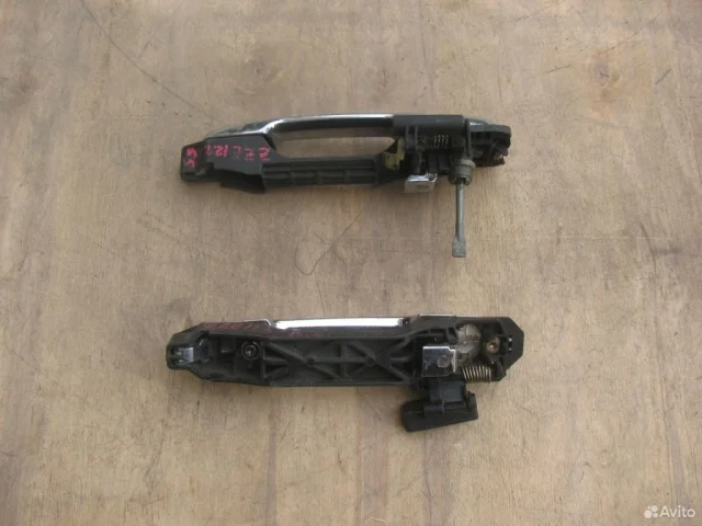 Ручка двери передняя правая внешняя для Toyota Corolla E120/E130 Хэтчбек 2001-2007 на фотографиях