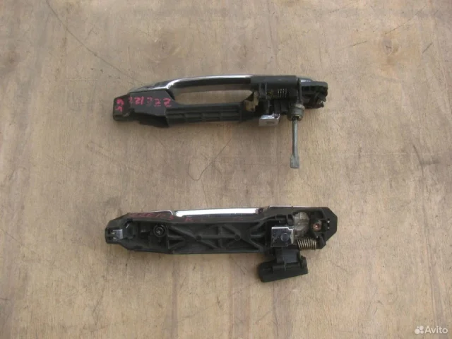 Ручка двери передняя правая внешняя для Toyota Corolla E120/E130 Хэтчбек 2001-2007 на фотографиях