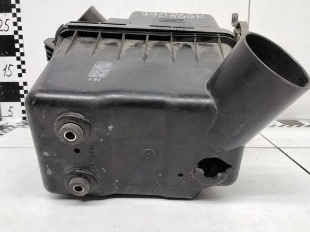 Корпус воздушного фильтра для Toyota RAV4 XA40 2013-2015 на фотографиях