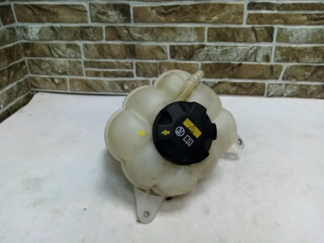 Расширительный бачок радиатора для BMW X5 Е70 2006-2013 на фотографиях