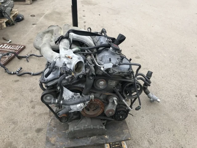 Двигатель без навесного для Jaguar XF X250 2008-2016 на фотографиях