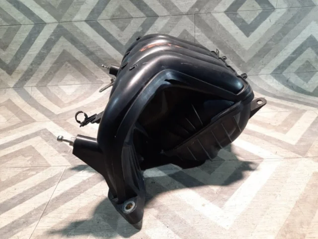 Впускной коллектор для Toyota RAV4 XA40 rest 2015-2019 на фотографиях