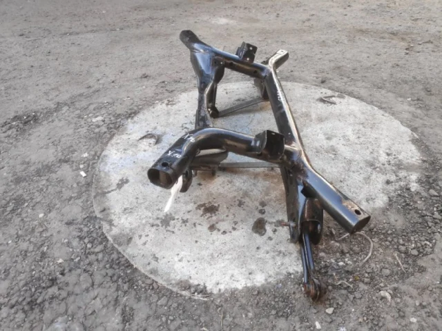 Задняя балка для Mitsubishi ASX I 2010-2012 на фотографиях