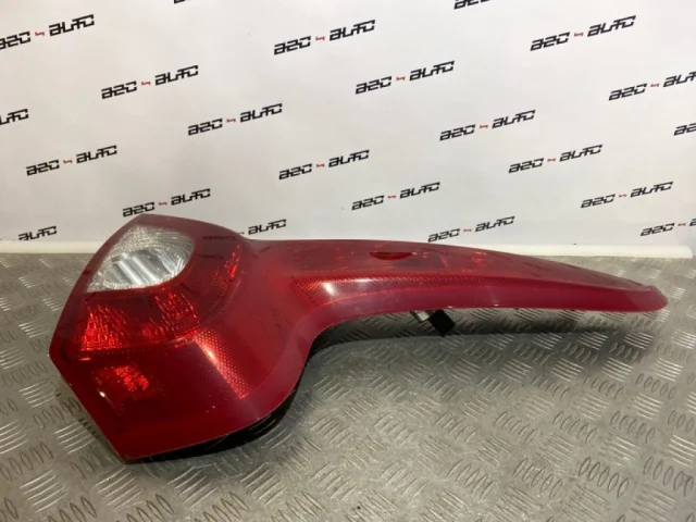 Фонарь правый для Volvo C30 MK 2006-2013 на фотографиях