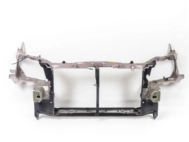 Усилитель переднего бампера для Toyota Corolla E120/E130 Хэтчбек 2001-2007 на фотографиях