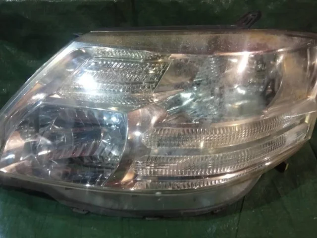 Фара левая для Toyota Alphard H10 2002-2008 на фотографиях