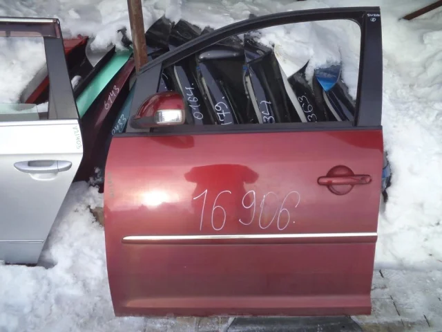 Стекла и зеркала для Volkswagen Touran 1T 2003-2015 на фотографиях