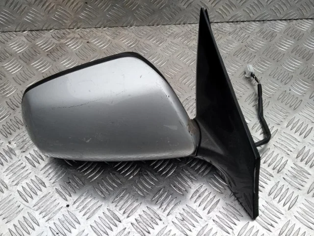 Стекла и зеркала для Nissan Note E11 2005-2012 на фотографиях