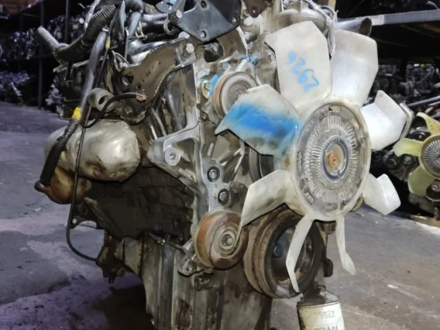 Двигатель без навесного для Mitsubishi Pajero V20 3dr 1990-2000 на фотографиях