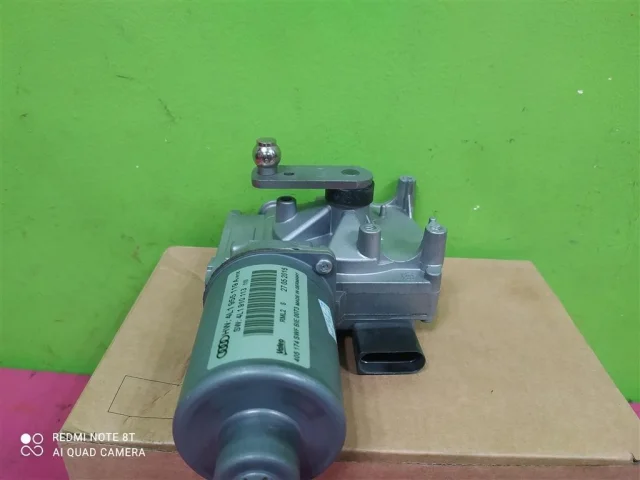 Мотор стеклоочистителя для Audi Q7 4L 2005-2015 на фотографиях