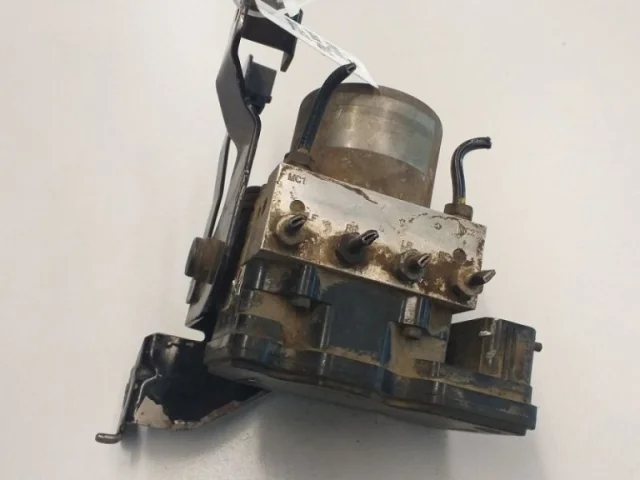 Блок ABS для Hyundai Solaris 1 рестайлинг 2014-2017 на фотографиях