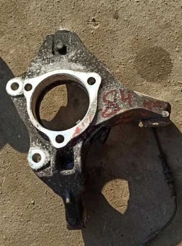 Кулак поворотный правый для Opel Zafira C 2011-2015 на фотографиях