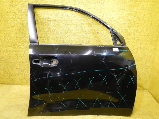 Дверь передняя правая для Toyota Land Cruiser 200 2007-2015 на фотографиях