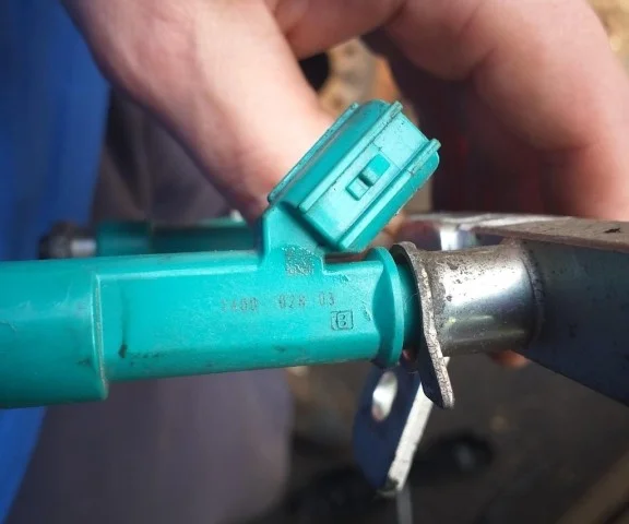 Форсунка топливная для Suzuki Grand Vitara 2005-2014 на фотографиях