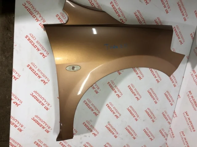 Крылья для Nissan Tiida SC11 Седан 2007-2014 на фотографиях