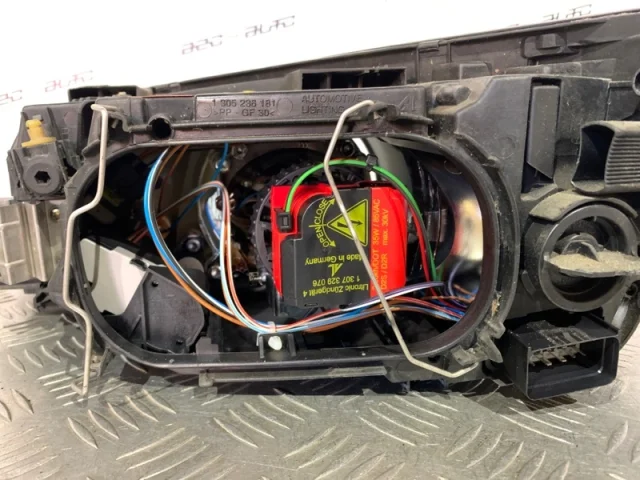 Фара левая для Volvo C30 MK 2006-2013 на фотографиях