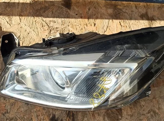 Фары для Opel Insignia Хэтчбек A 2008-2017 на фотографиях