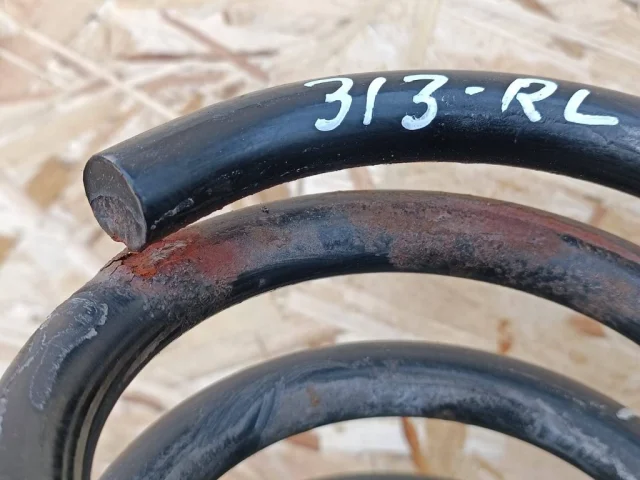 Пружина амортизатора задняя для Mitsubishi Pajero V90 5dr 2006-2011 на фотографиях