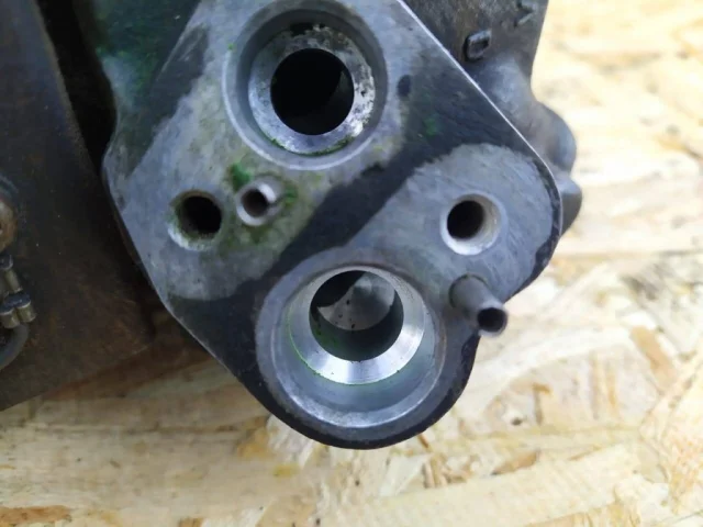 Компрессор кондиционера для Toyota Land Cruiser 100 1998-2007 на фотографиях